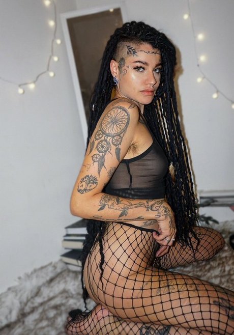 巨乳ソロオンリーファンズ アート裸 写真