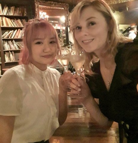 Sydney Poniewaz 高品質のポルノスター 画像