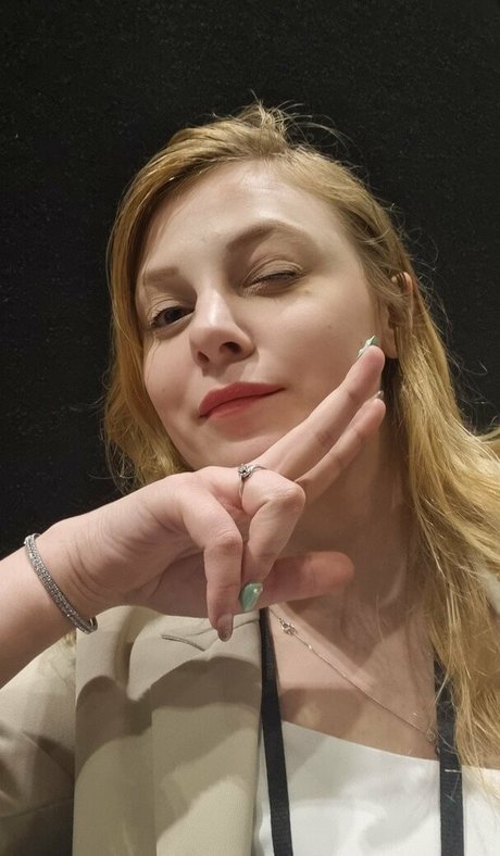 Sydney Poniewaz 最高のモデル ギャラリー