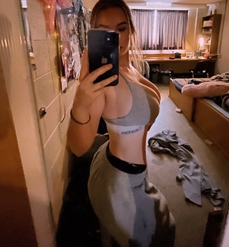 Hailey F ポルノスター ホット 画像