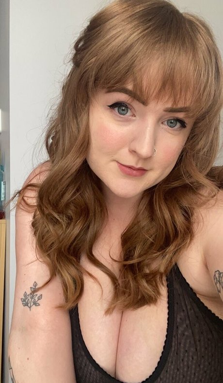 Cayley M アダルトスター アーカイブ