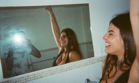 Tiana Hawkins 美しいスター 写真