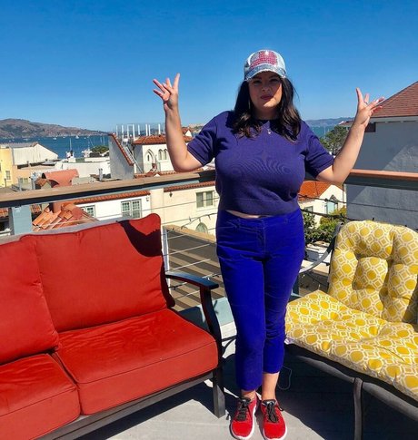 Terrisa Bukovinac エロティック女優 アーカイブ