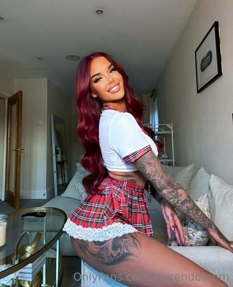 エモヌードオンリーファンズ 無料ヌード 画像