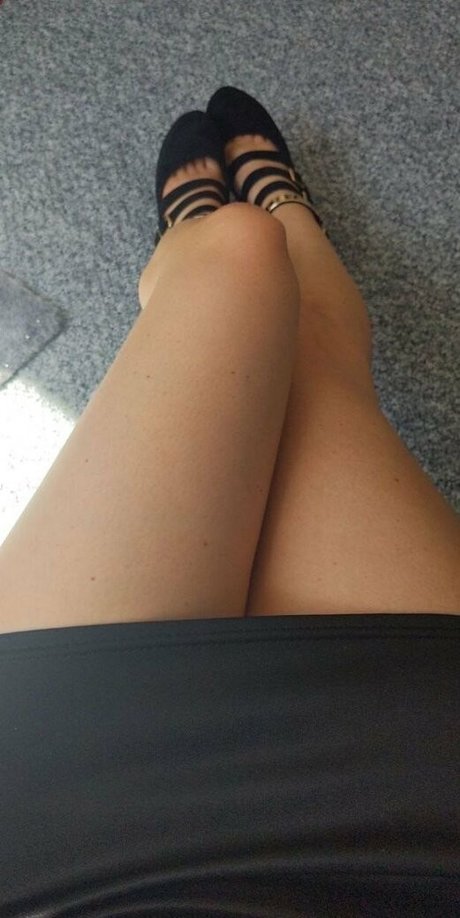 Dirtymilf69 裸モデル 写真