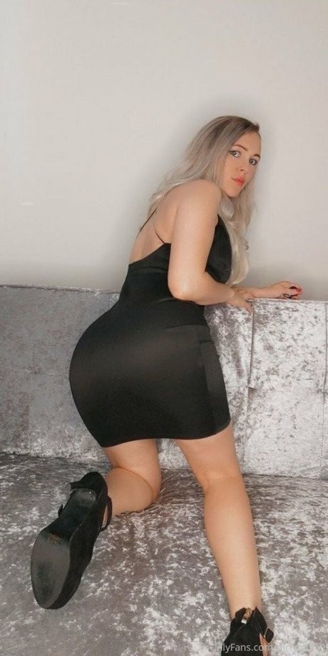 Dirtymilf69 かわいいスター 写真