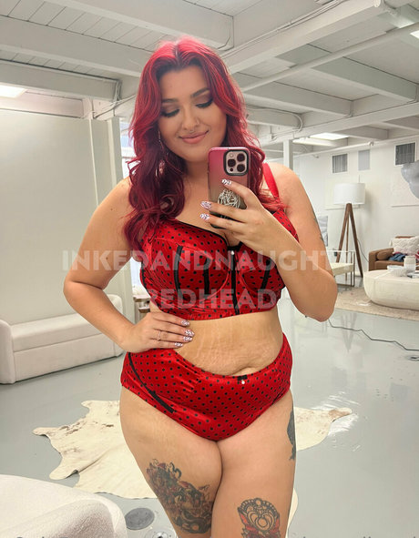 inkedandnaughtyredhead ヌードスター 写真