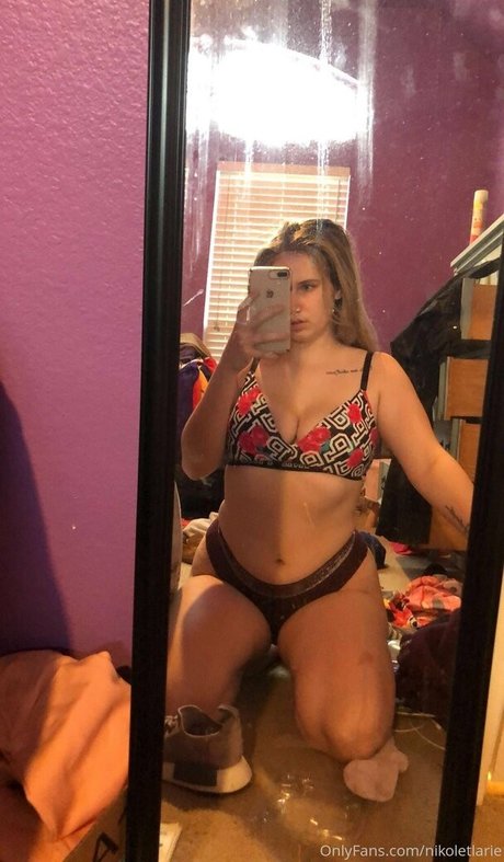 nikoletlarie xxxモデル 写真