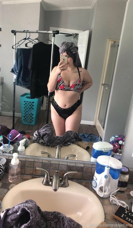 nikoletlarie 無料スター 写真