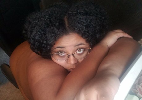 ママオンリーファン セクシーヌード 写真
