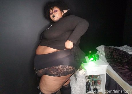 lilmsfluffy ポルノモデル 写真