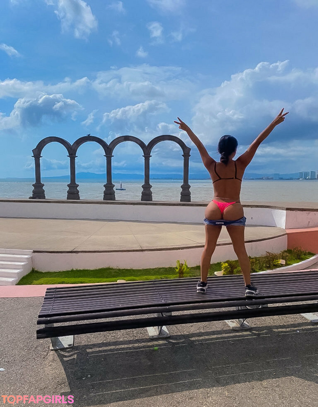 曲線美のシーメールオンリーファンズ ヌード ギャラリー