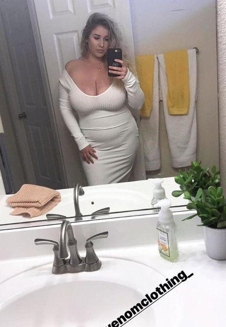 黒檀ヌードオンリーファンズ セクシー裸 写真