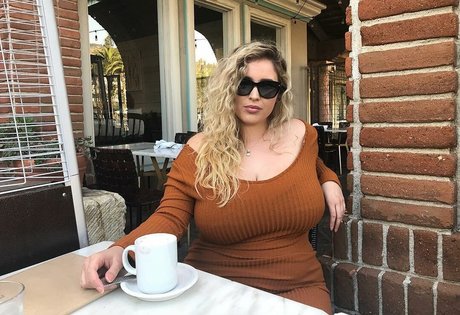 アジア人マッサージ オンリーファンズ xxx 写真