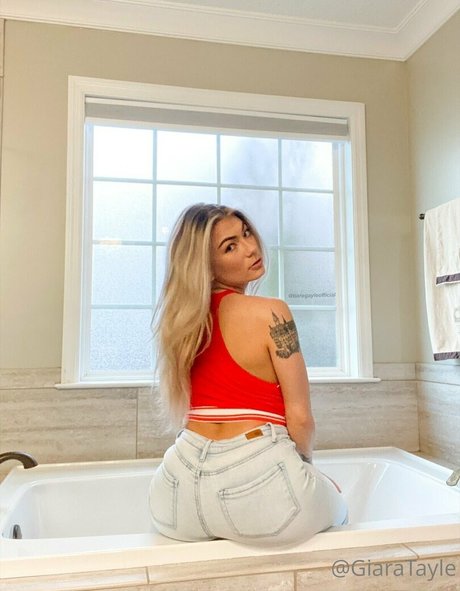 giaratayle ヌードスター 画像