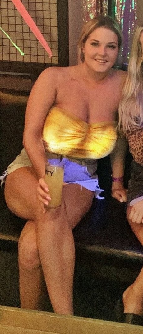 Emma Greenshields ヌードスター 写真