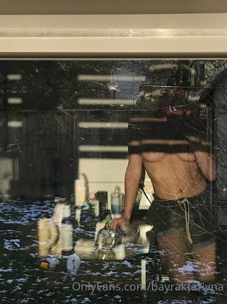 bayraktarivna かわいいポルノスター 写真