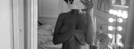 黒檀の足 オンリーファンズ ヌード 写真