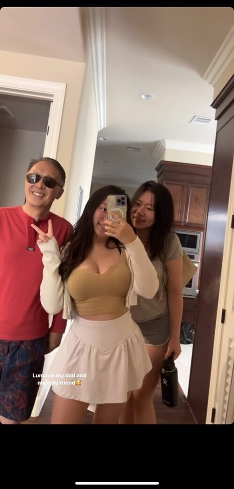 トゥワークオンリーファン エロチック 写真