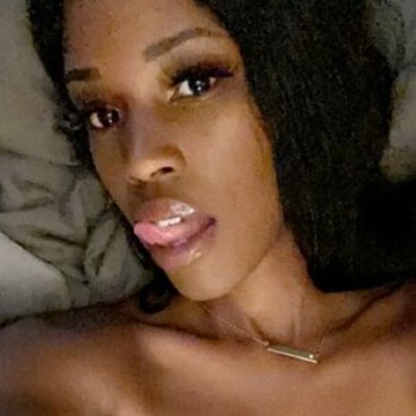 Girl Gamer Chas 裸の女優 写真