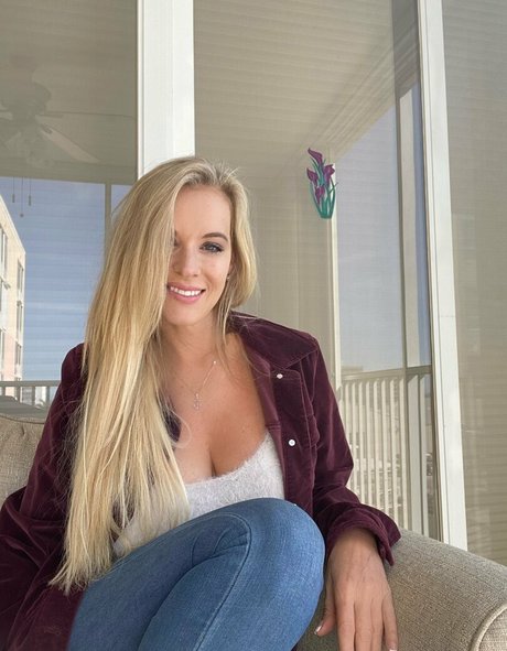 Ellehotmom profile image