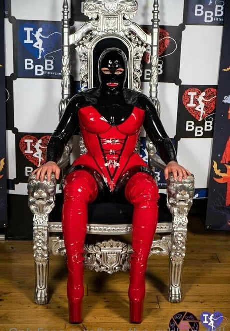 bee the rubber doll ポルノスター HD 画像