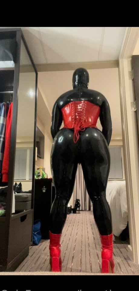 bee the rubber doll HDモデル 写真