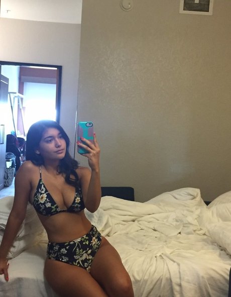 Chloe Medina アートモデル 画像