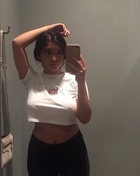 Chloe Medina ポルノスター セックス 写真