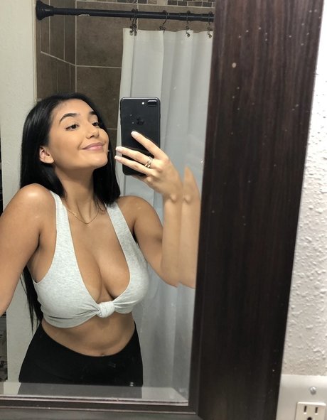 Chloe Medina 独占ポルノスター 写真