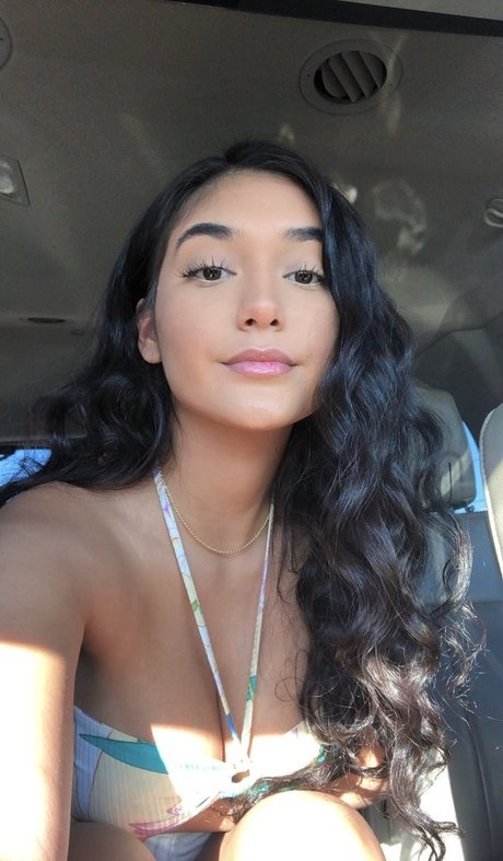 Chloe Medina モデル 画像
