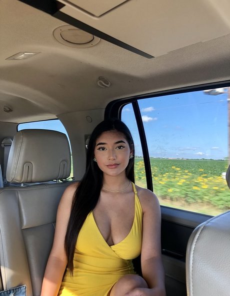 Chloe Medina アート女優 写真