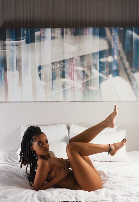 Feistybadazz ポルノスター アダルト 写真