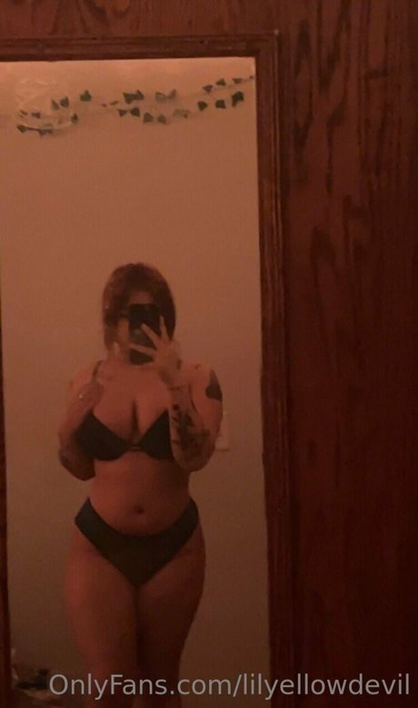 Lilyellowdevil セックスポルノスター 写真