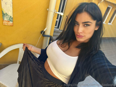 Giulia Daqna model kunst galerie