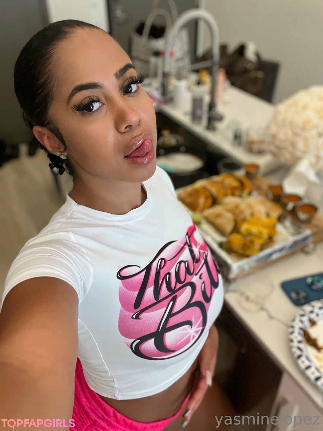 Yasmine Lopez erotische nette bild