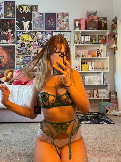 asiatische männliche onlyfans hübsche perfekte bild