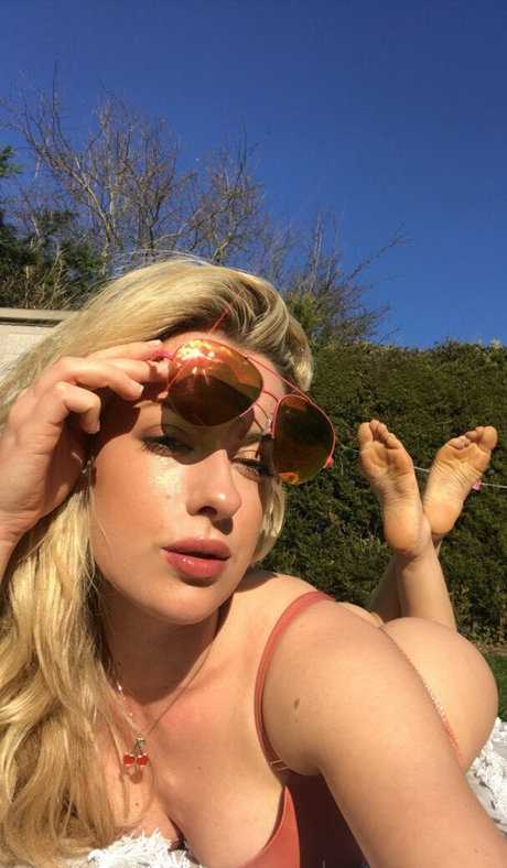 vollbusige asiatische onlyfans perfekte akt galerie