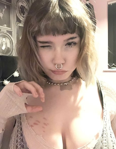 Tinyfawnn porno sexy fotos