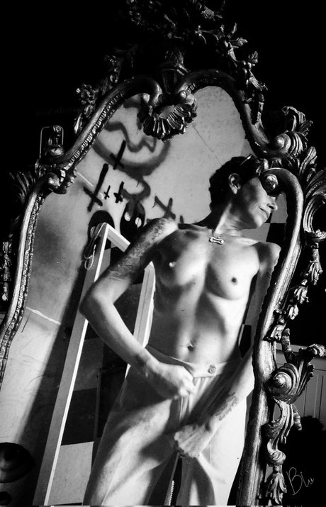 Blue Domino73 porno kunst bilder