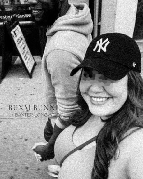 Buxm Bunni sexy top bilder