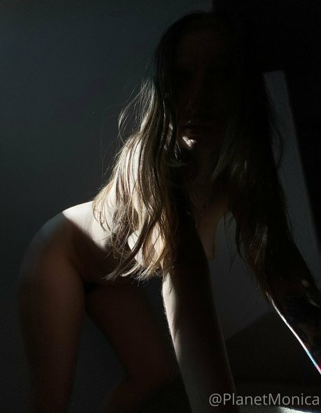 berühmte zwerg-onlyfans sexy kunst bild