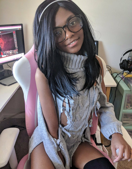 hübsche ebenholz-onlyfans kostenlose exklusive galerien