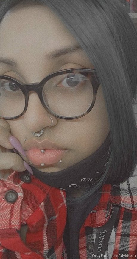 raeraejiggles pornografische galerien