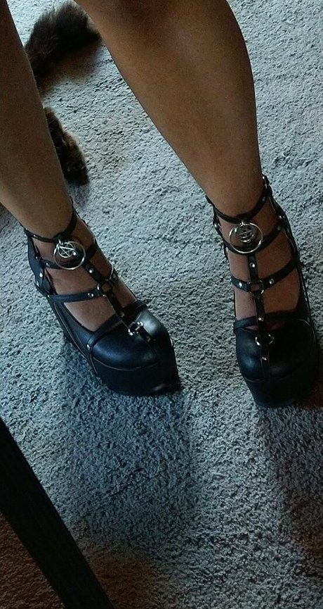 raeraejiggles kostenlose nackten bild