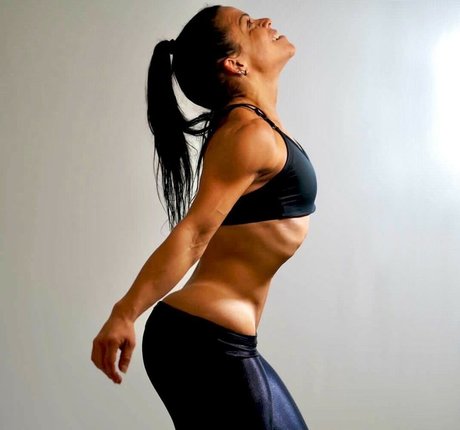 Carol Vaz hd top bild