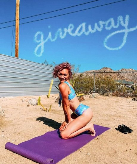 Alyson Stoner model akt bilder