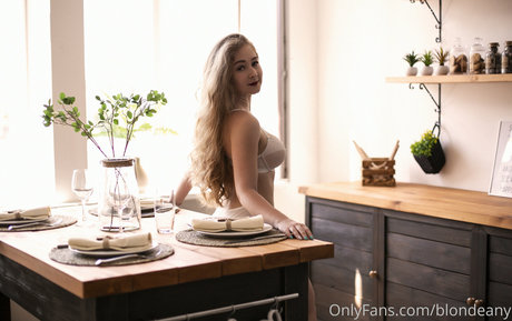 blondeany schauspielerin perfekte foto