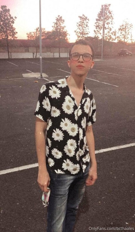 asiatische männliche onlyfans kostenlose perfekte bild