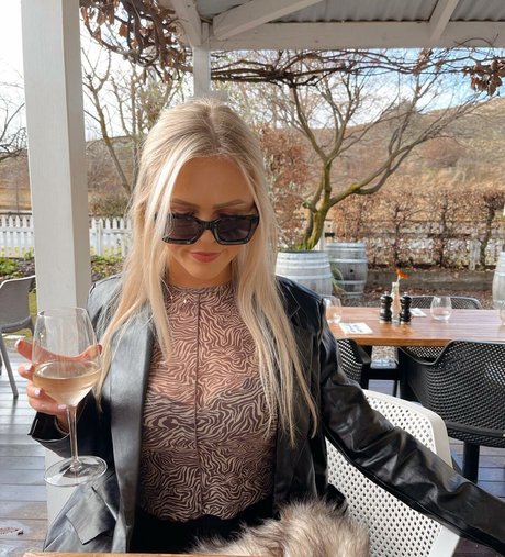 ellaredmond sexy nackt bild